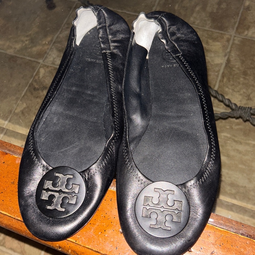 Tory Burch Black Flats with Logo Medallion 8.5 worn once.